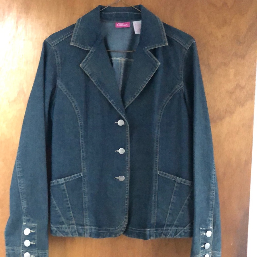 Jean Jacket Size 6 - New style jean jacket! - Picture 1 of 4